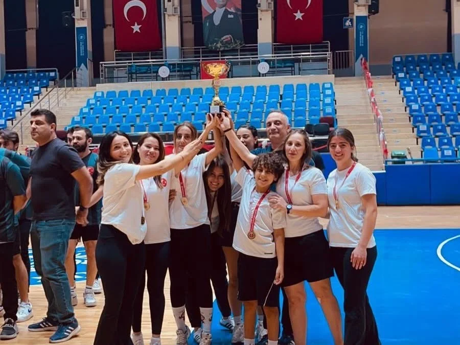 Köşk’ün kadın futsal takımı bölge finaline yükseldi