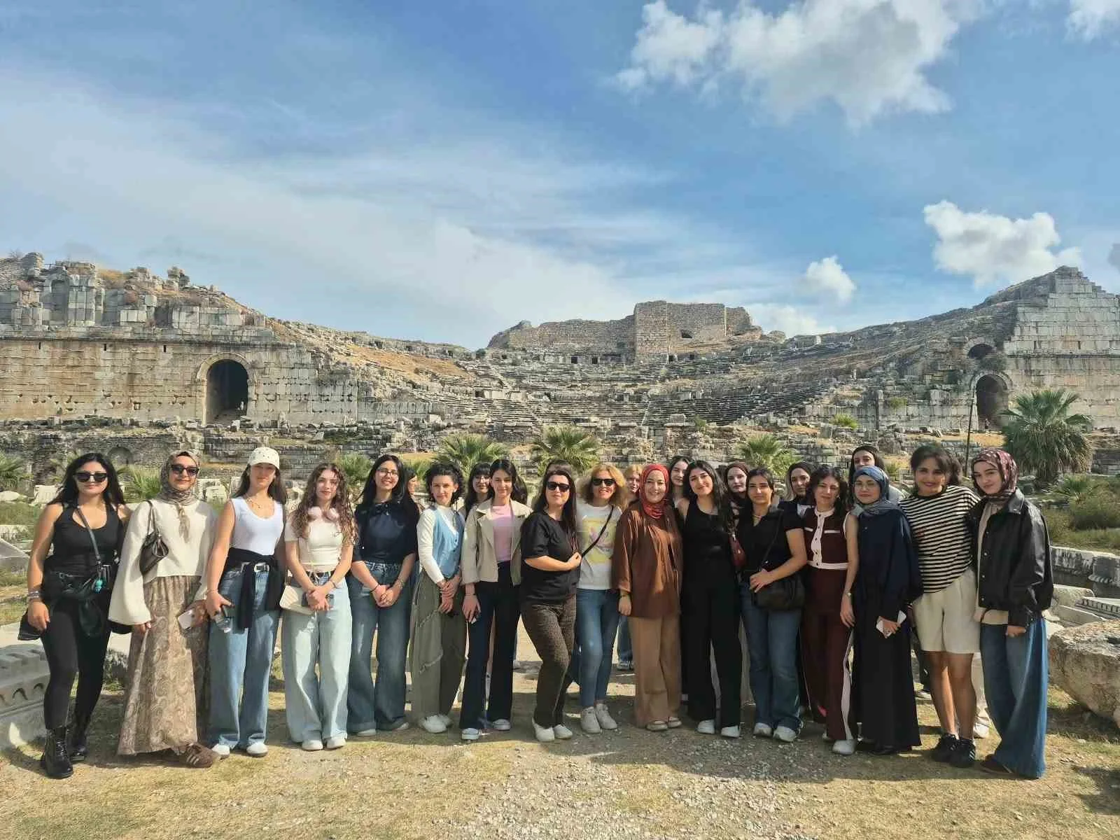 Üniversite öğrencileri Didim ve Milet’in tarihi mirasını keşfetti