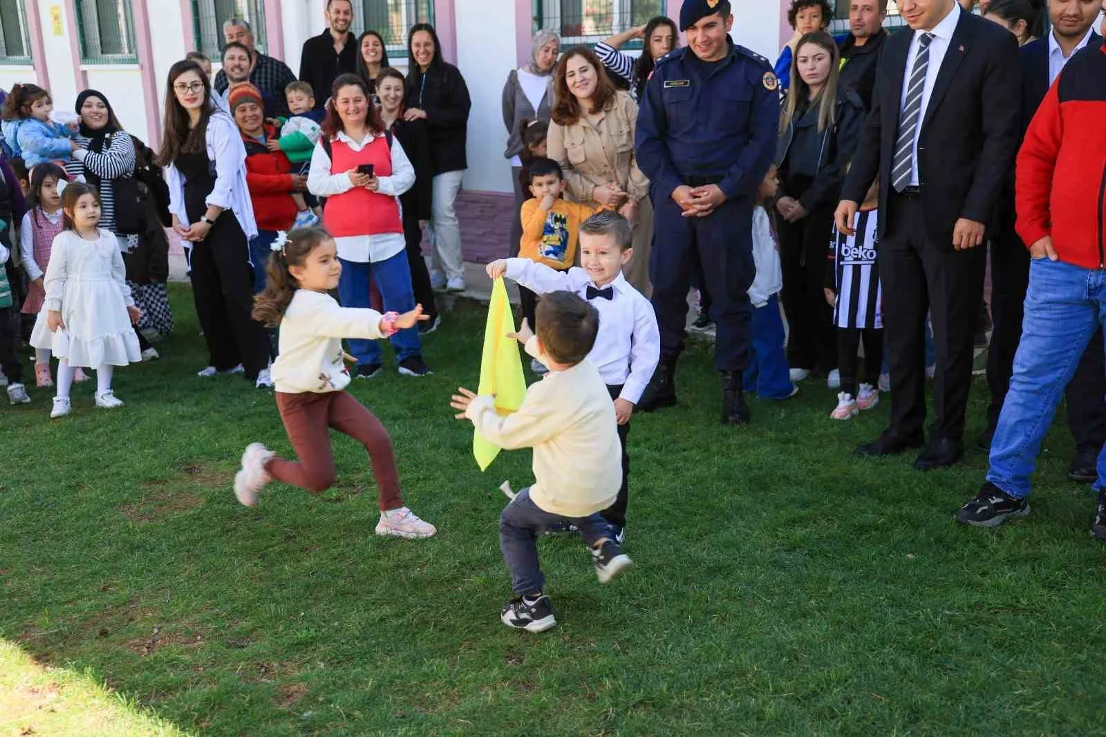 Çameli’de minikler ve aileleri geleneksel oyunlarda yarıştı