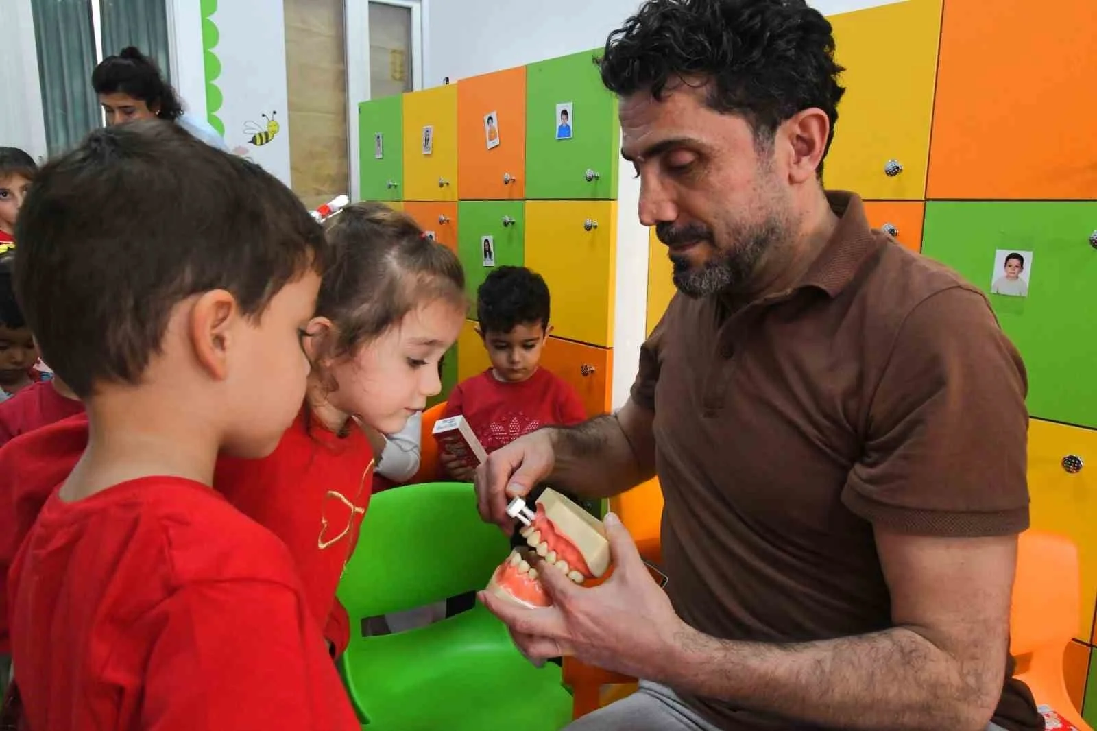 Yunusemre’de miniklere ağız ve diş sağlığı eğitimleri sürüyor