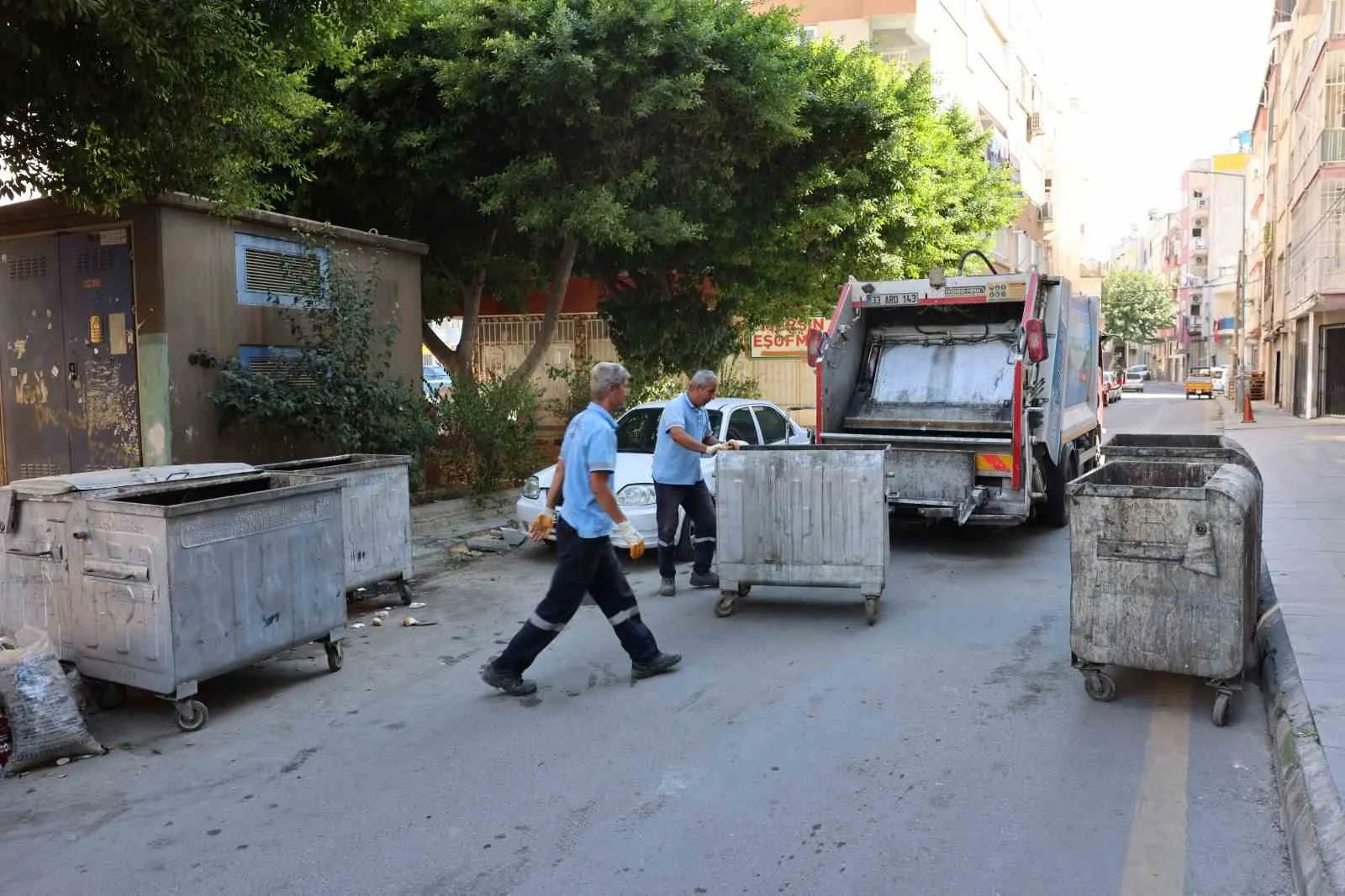 Akdeniz’de yıpranan çöp konteynerleri yenileniyor