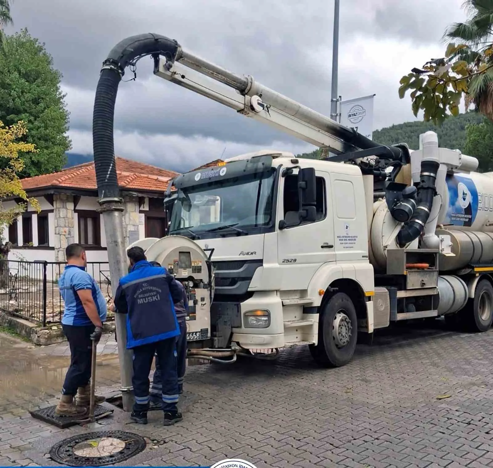 Muğla’da yağış mesaisi: 20 su baskınına müdahale edildi