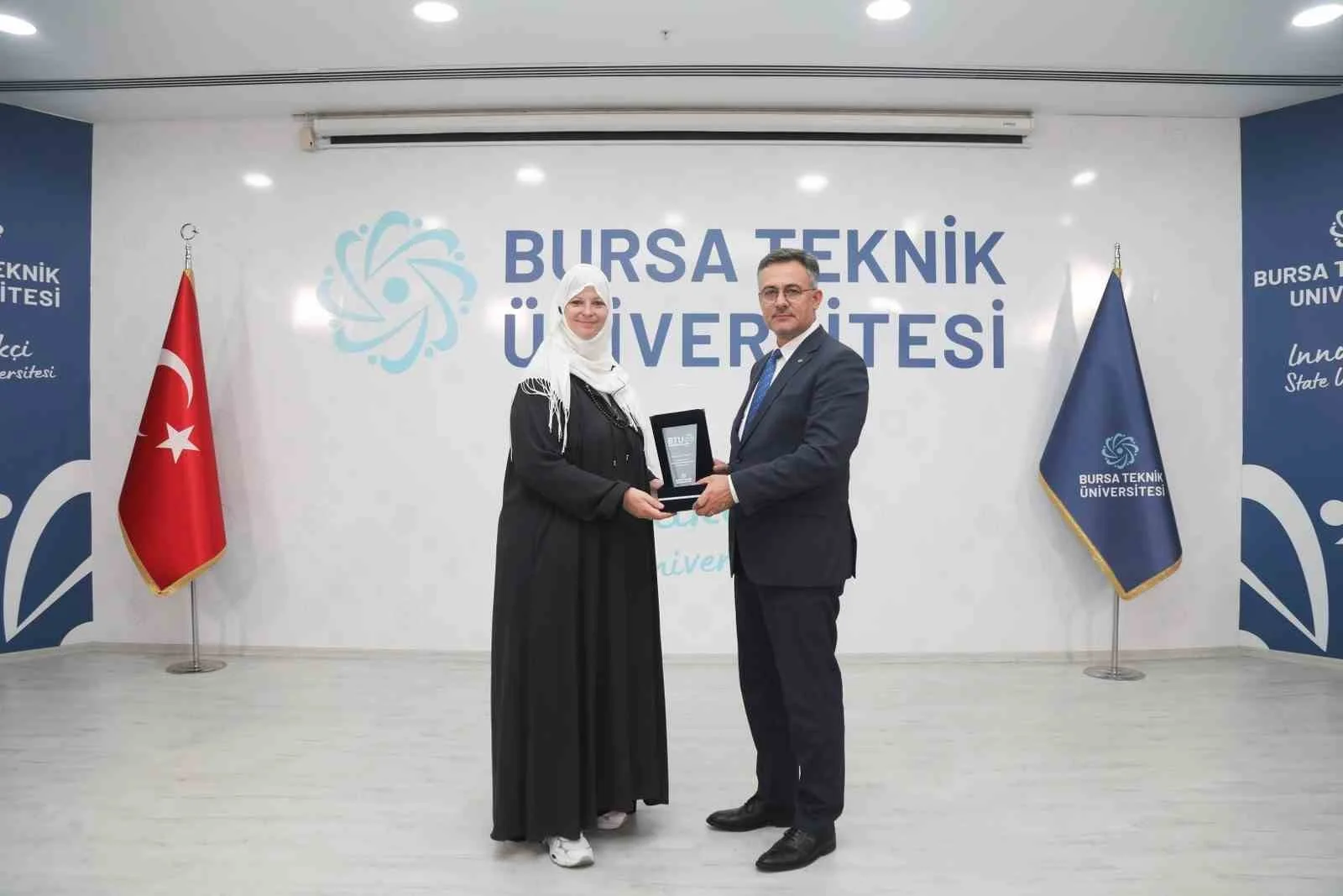 BTÜ’nün konuğu Lauren Booth: Kimlik bu dünyadaki en değerli varlığınızdır