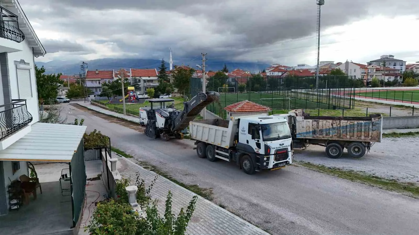 Bolvadin’de alt ve üst yapı çalışmaları sürüyor