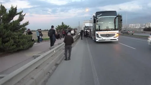 Malatya’da yolcu otobüsü ile kamyon çarpıştı, viyadükte trafik kilitlendi