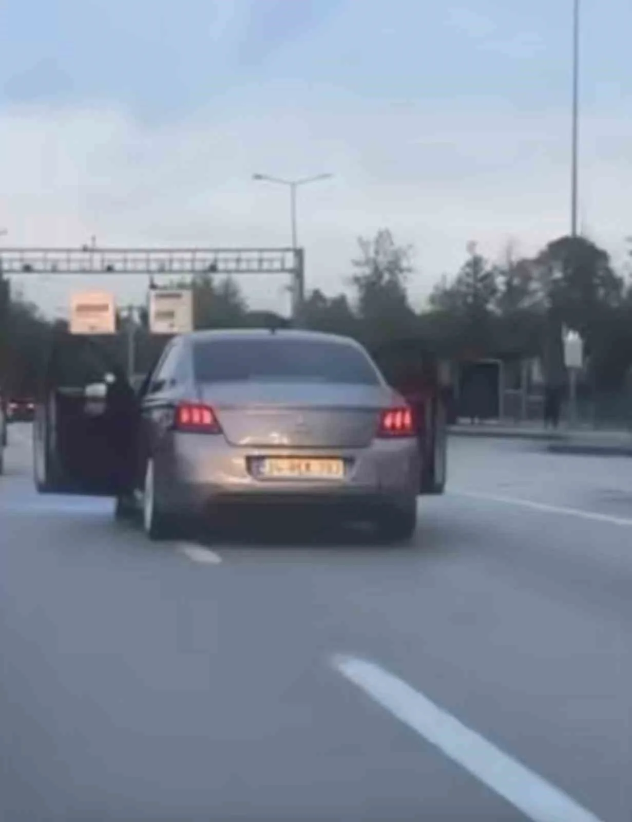 Bursa’da trafikte tehlikeli yolculuk kamerada