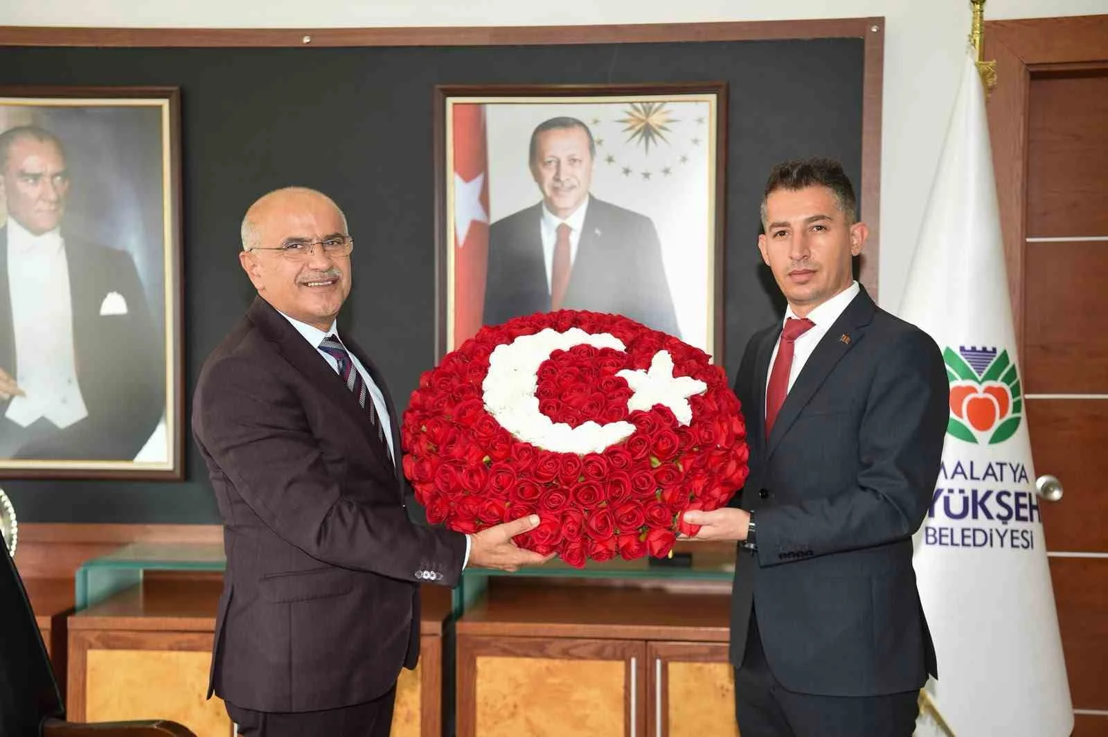 Muhtarlar Dayanışma Derneğinden Başkan Er’e hizmet teşekkürü