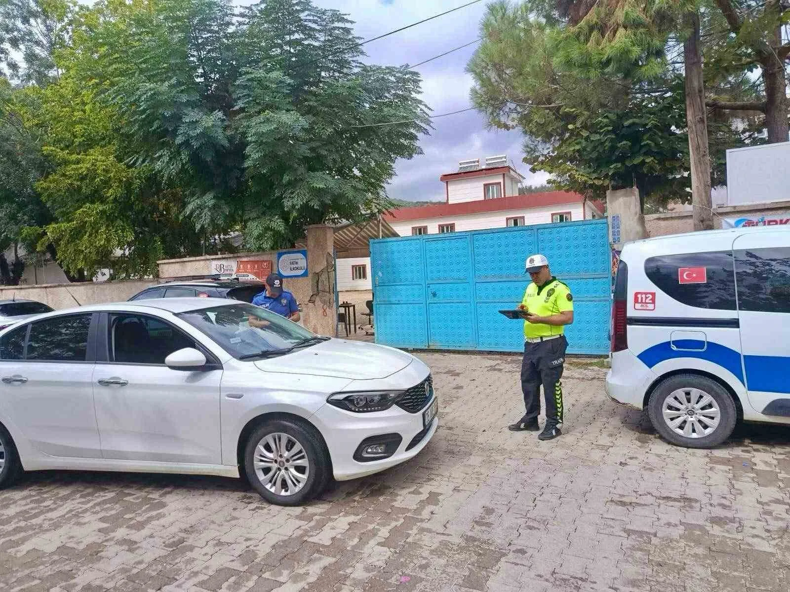 Kahramanmaraş’ta okul önlerinde denetim, bin 646 kişi sorgulandı