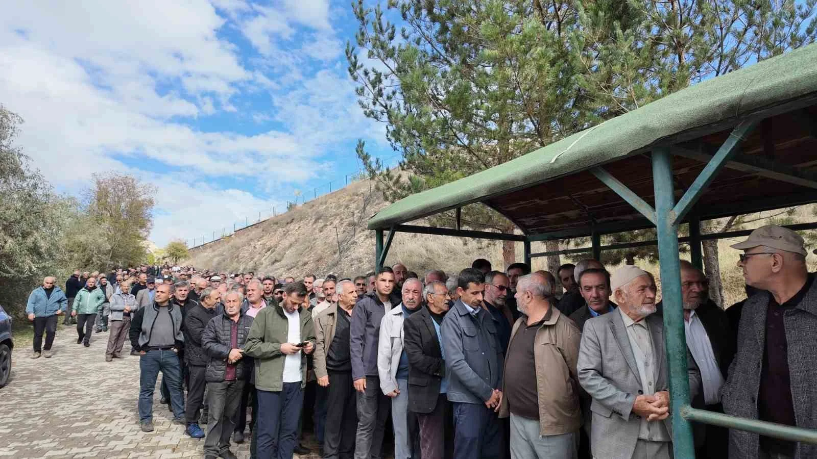 Oltu’nun tanınmış esnafı Abdullah Taşçı son yolculuğuna uğurlandı