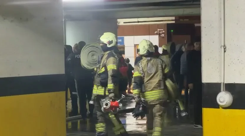 Başakşehir’de site otoparkında araç yangını: Site sakinleri tahliye edildi