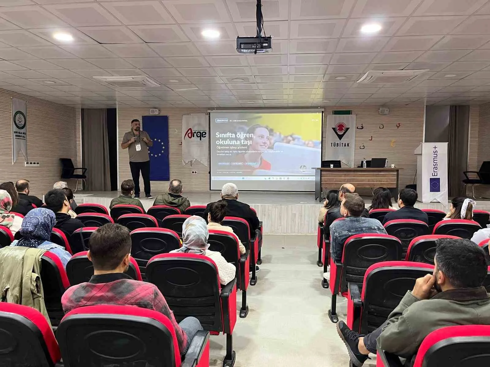 Dicle’de öğretmenlere teknoloji içeren projeleri hazırlama eğitim verildi
