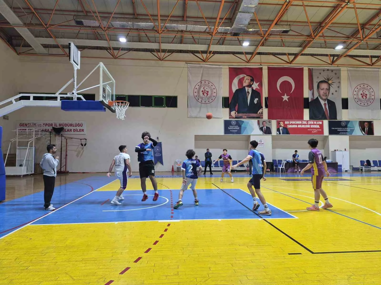 Burhaniye’de basketbol coşkusu yaşandı
