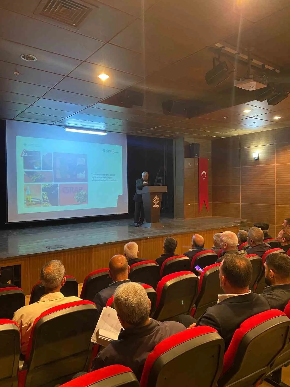Elazığ’da muhtarlara uyuşturucuyla mücadele eğitimi