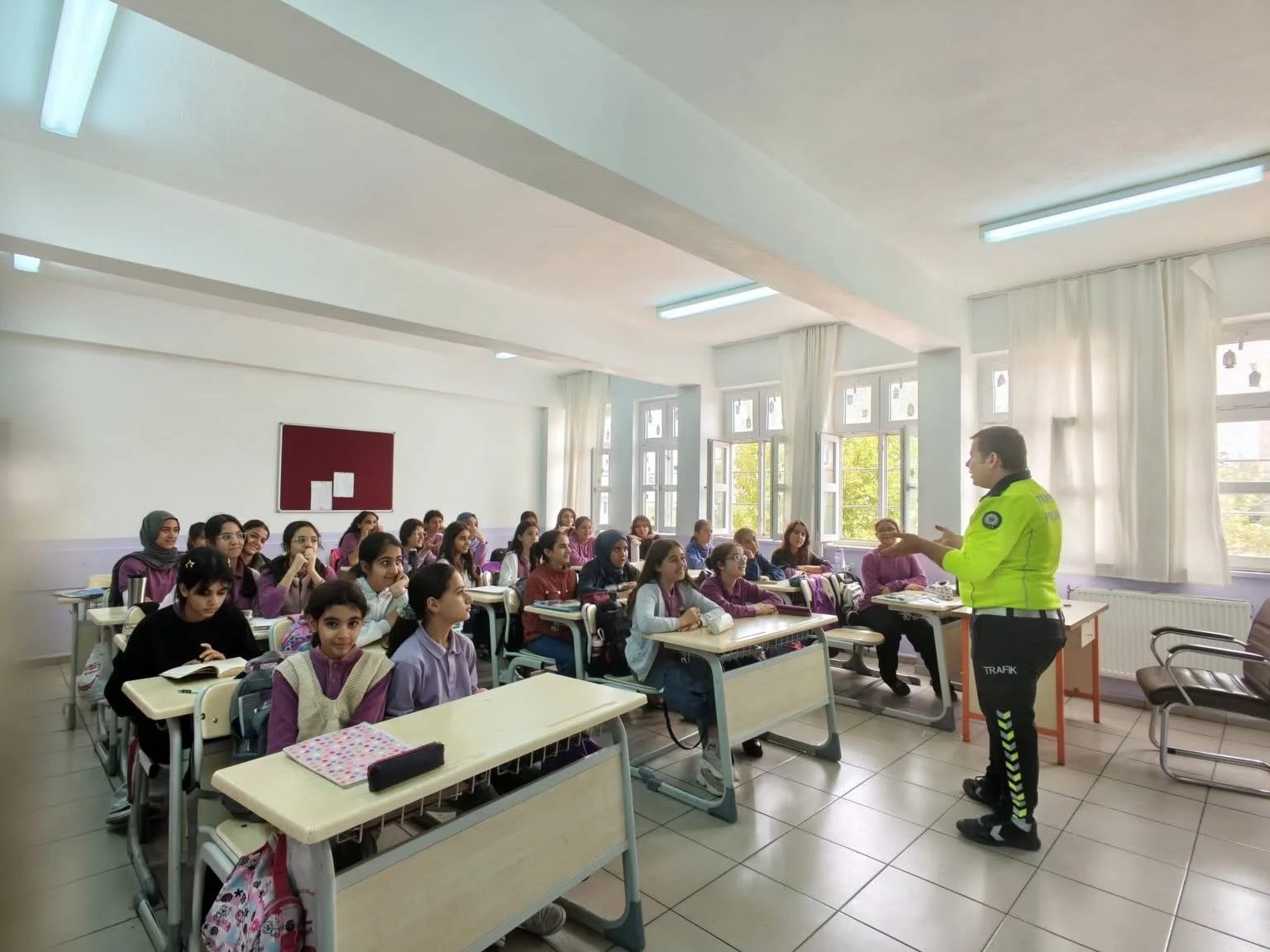Kahta’da öğrencilere trafik güvenliği eğitimi verildi
