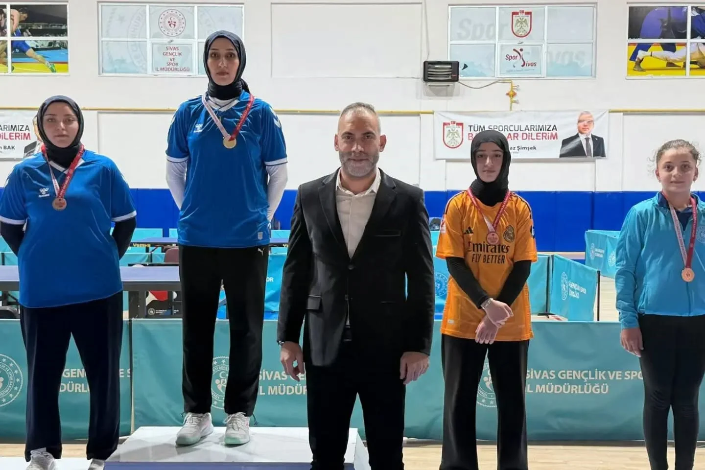 Sivas’ta genç raketler şampiyonluk için yarıştı