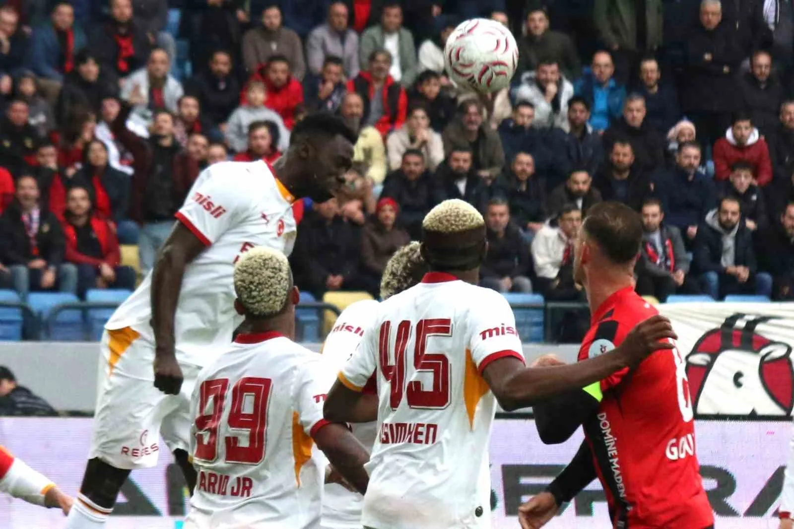 Trendyol Süper Lig: Gençlerbirliği: 0 - Galatasaray: 0 (İlk yarı)