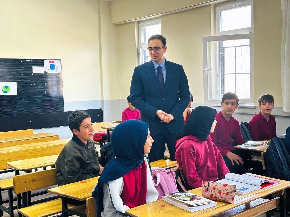 Sincik Kaymakamı Yıldız’dan İmam Hatip Ortaokulu’na ziyaret
