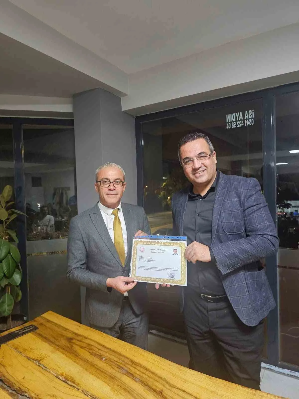Yeni görev yerine başarı belgesiyle uğurlandı