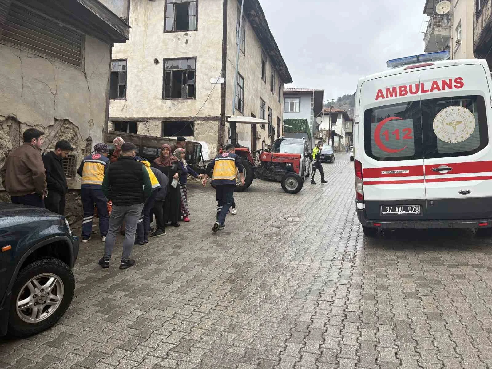 Kastamonu’da otomobil ile traktör çarpıştı: 1 yaralı