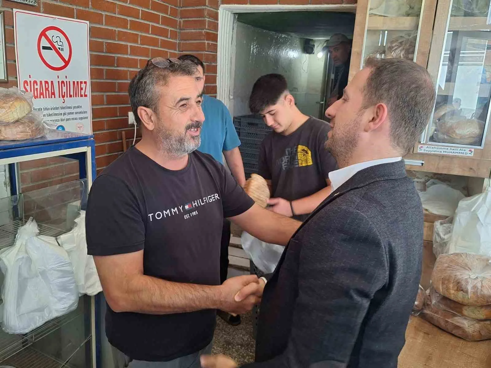 AK Partili vekil Selendi’de esnafın nabzını tuttu