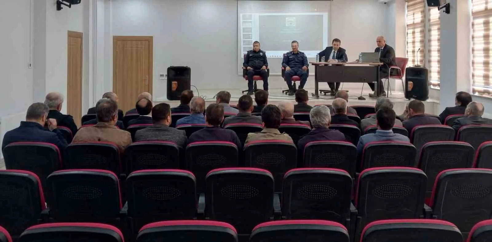 Aydıntepe’de muhtarlarla istişare toplantısı yapıldı