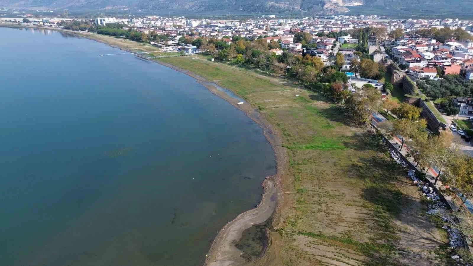 Dereler taştı, barajlar doldu, İznik Gölü çekilmeye devam ediyor