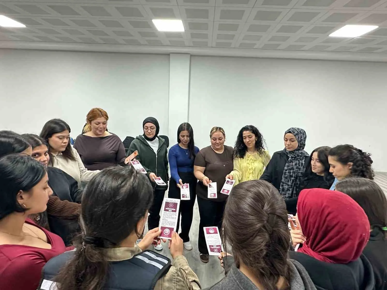 Kilis’te jandarmadan kadına yönelik şiddetle mücadele bilgilendirmesi