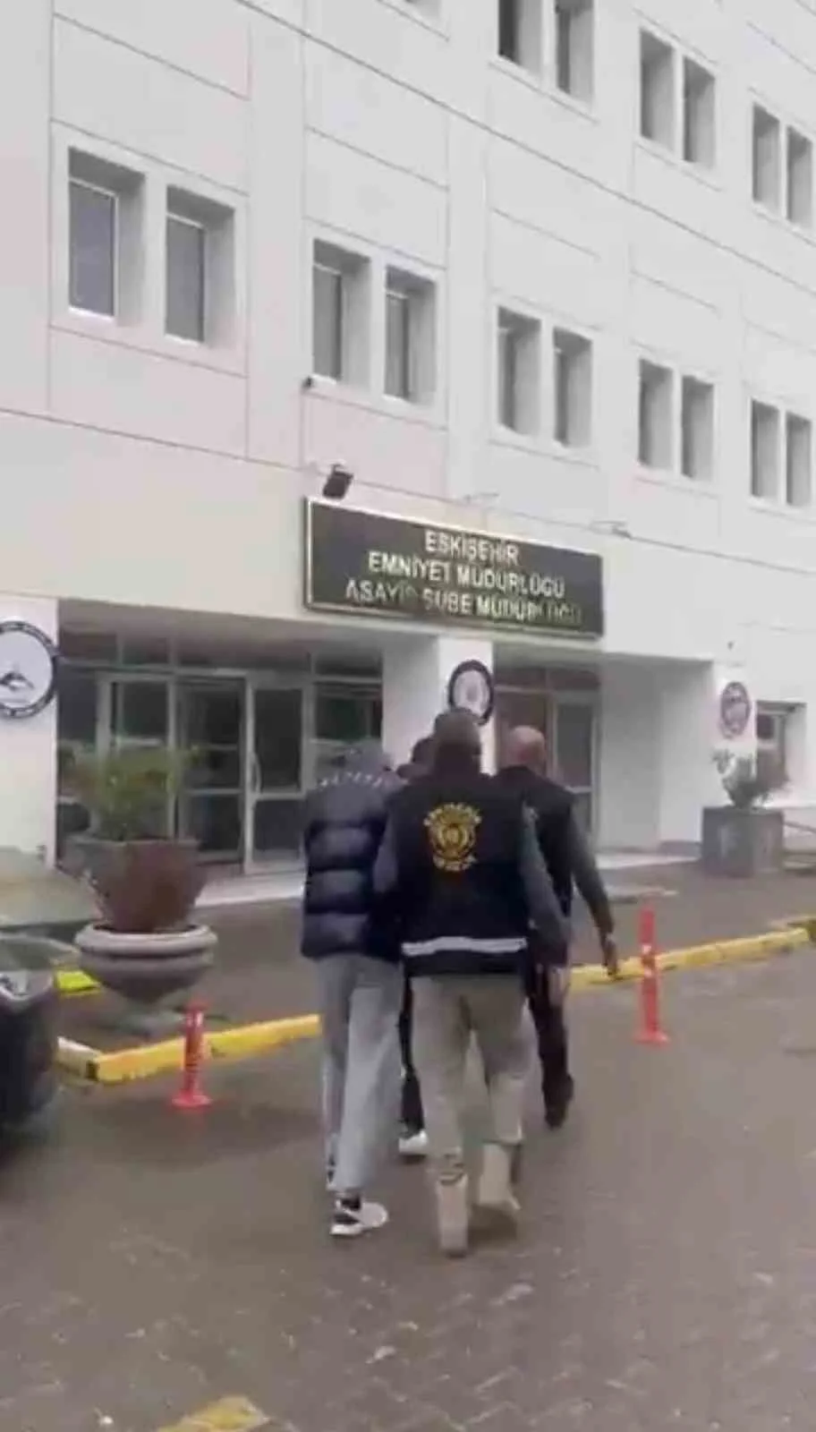 İşyerlerini soyan 3 hırsız yakalandı