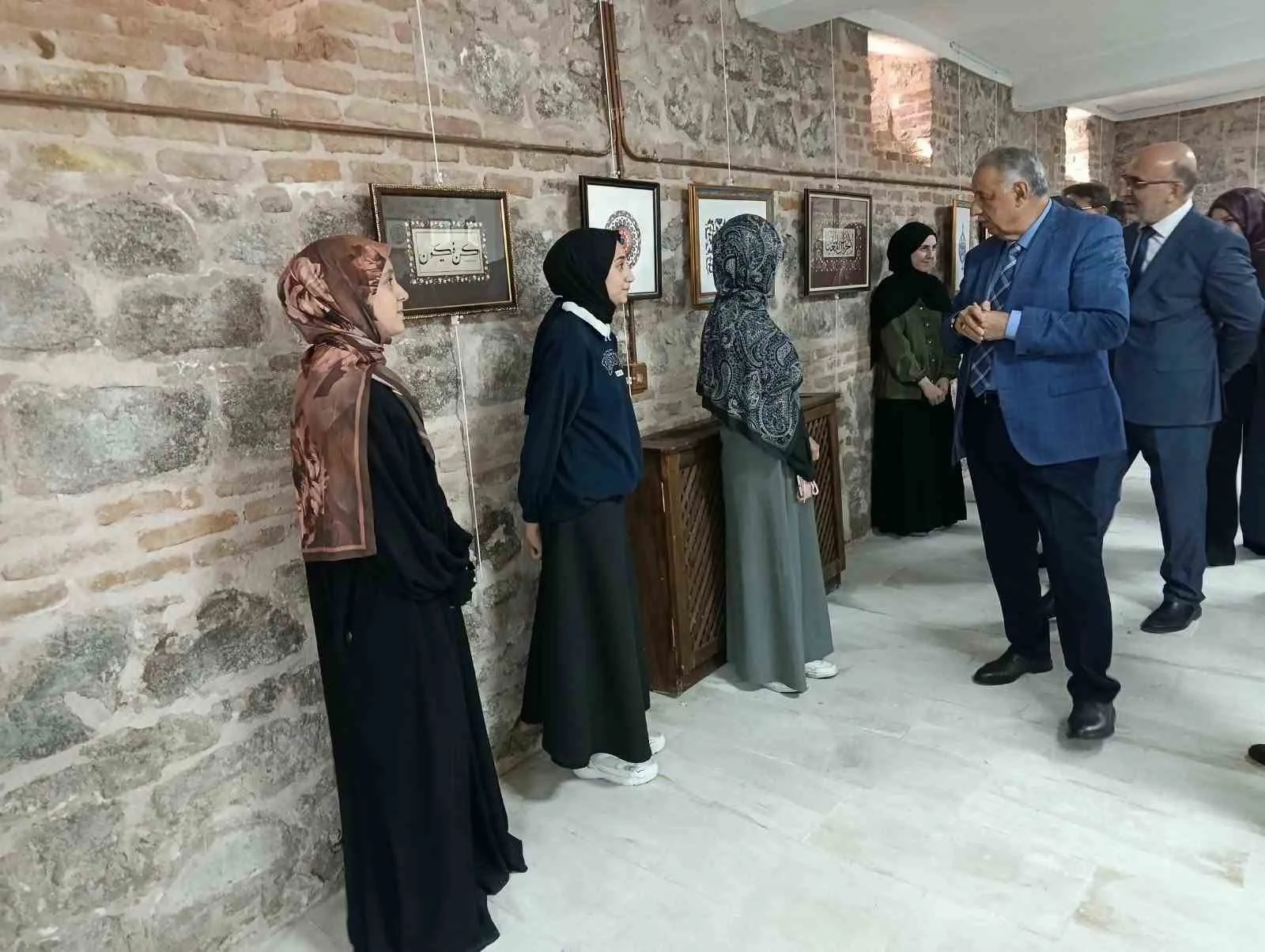 Hafızlık öğrencileri ‘Geçmişten Bir-İz’ sergisi açtı