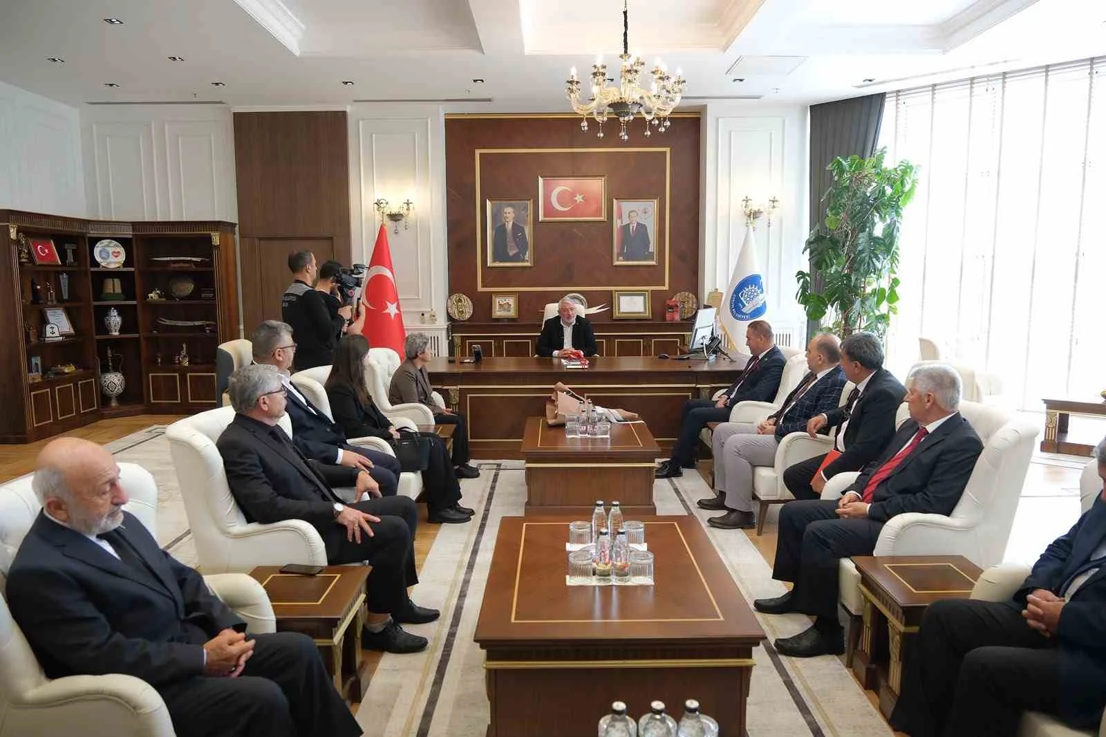 Başkan Aşgın muhtarların gününü kutladı