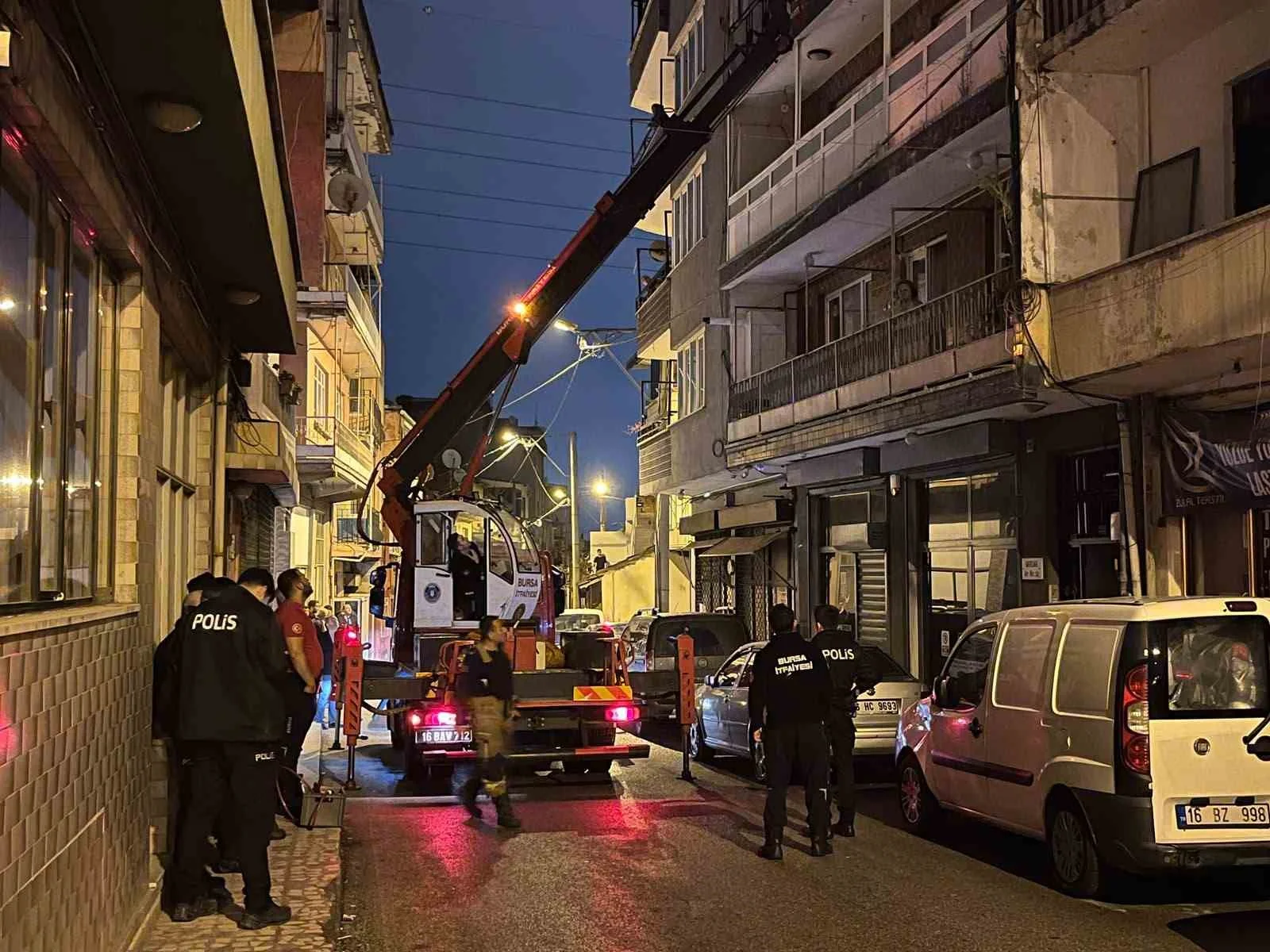 Bursa’da saatler süren rehine krizi: Annesini rehin aldı, özel harekat operasyonuyla evden çıkarıldı