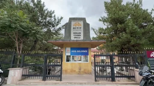 57 yaşında üniversite hayalini gerçekleştirdi, oğluyla aynı kampüste öğrenci oldu