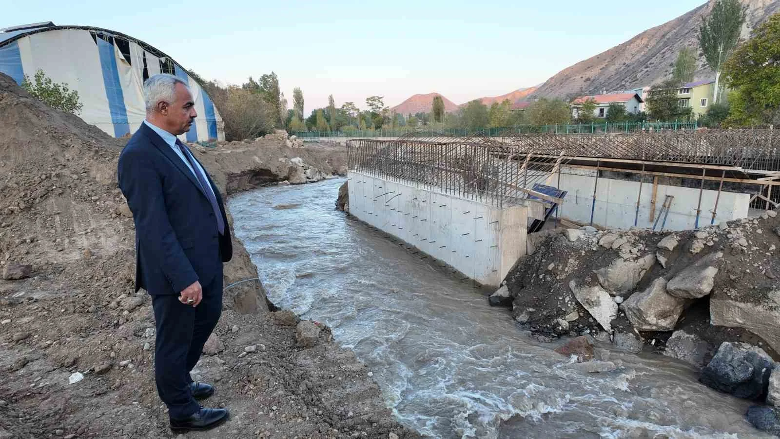 Oltu’da yeni köprülerin yapımına başlandı