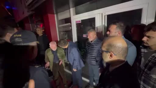Vali Hacıbektaşoğlu enkazdan çıkarılan yaralıyı ziyaret etti