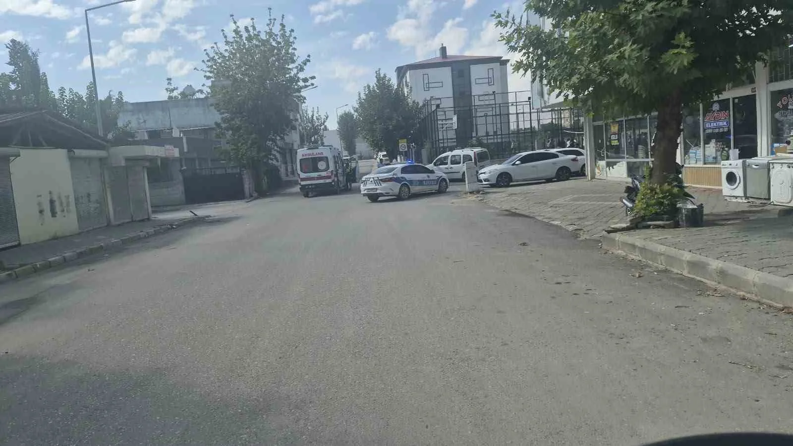 Adıyaman’da kamyonet ile motosiklet çarpıştı: 2 yaralı