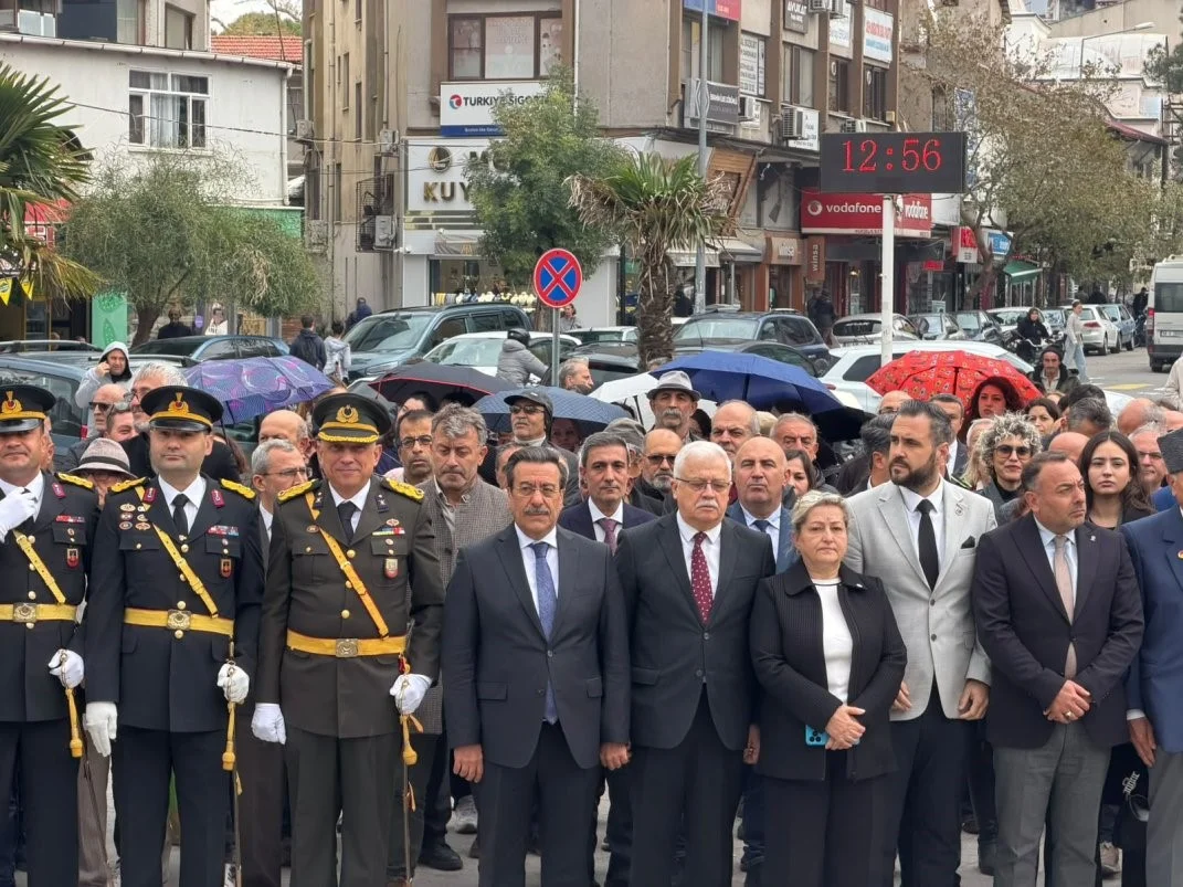 Burhaniye’de çelenk sunma töreni yapıldı