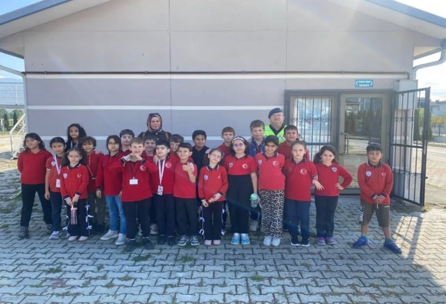 Bolu’da jandarmadan miniklere trafik eğitimi