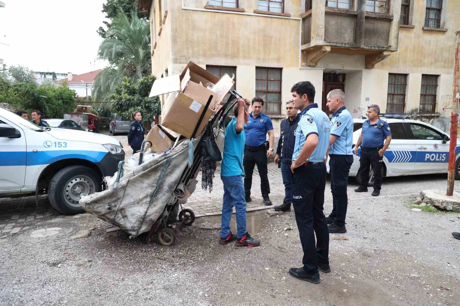 Antalya’da hurda ve atık depolarına operasyon: 15 kamyon atık kaldırıldı