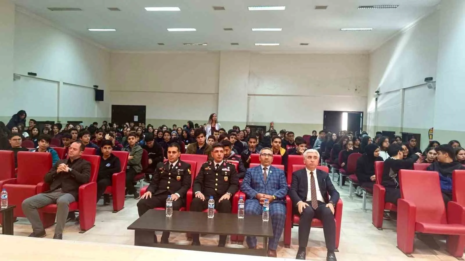 Şehit babası ve gaziler liselilerle bir araya geldi