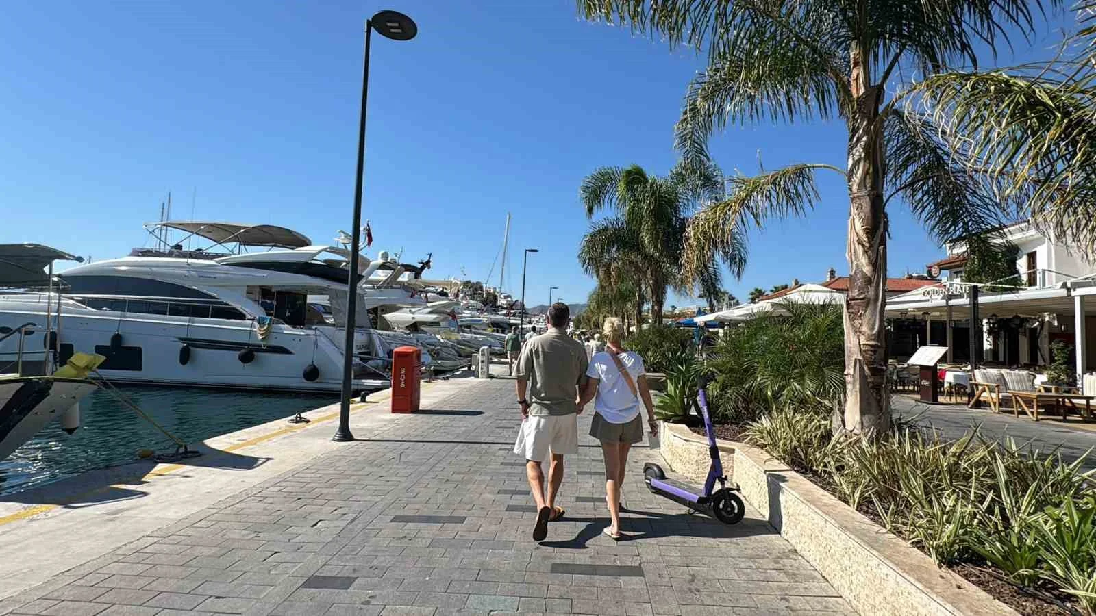 Marmaris’e bu hafta üç kurvaziyerle 9 bin 400 turist geldi