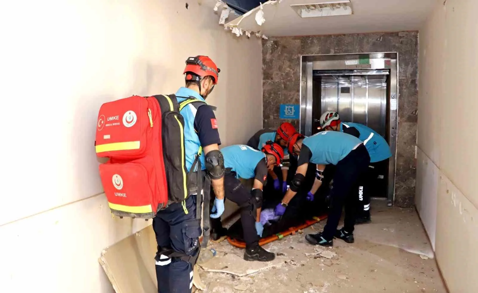Şanlıurfa’da UMKE’nin 6.9’luk deprem tatbikatı gerçeği aratmadı