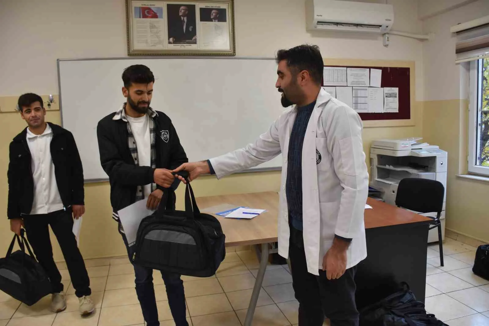 Şahinbey Belediyesi’nden 101 bin Mehmetçiğe asker çantası