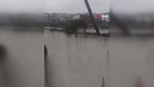 Dev istinat duvarı yerle bir oldu: O anlar kamerada
