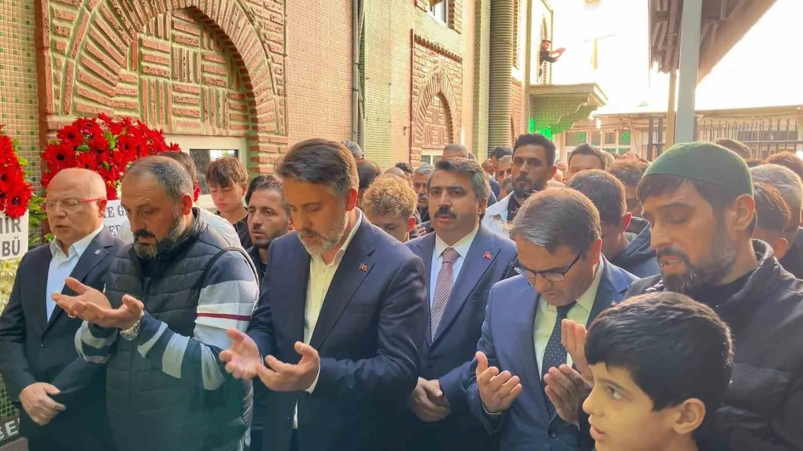 Bursa’da 13 yaşındaki güreşçi Yusuf Taha Turp gözyaşları içinde son yolculuğuna uğurlandı