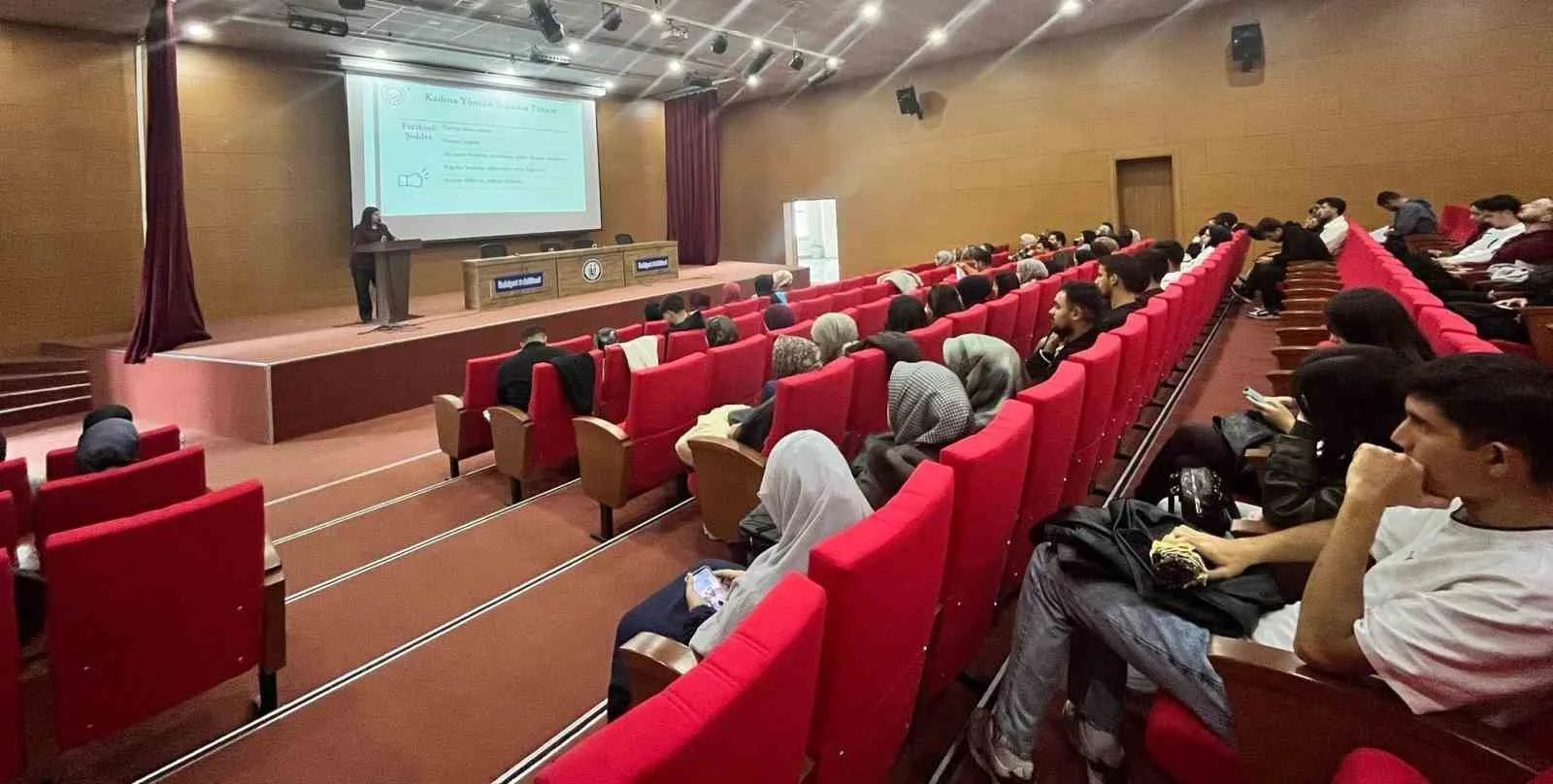 Bayburt’ta üniversite öğrencilerine şiddetin işaretleri anlatıldı