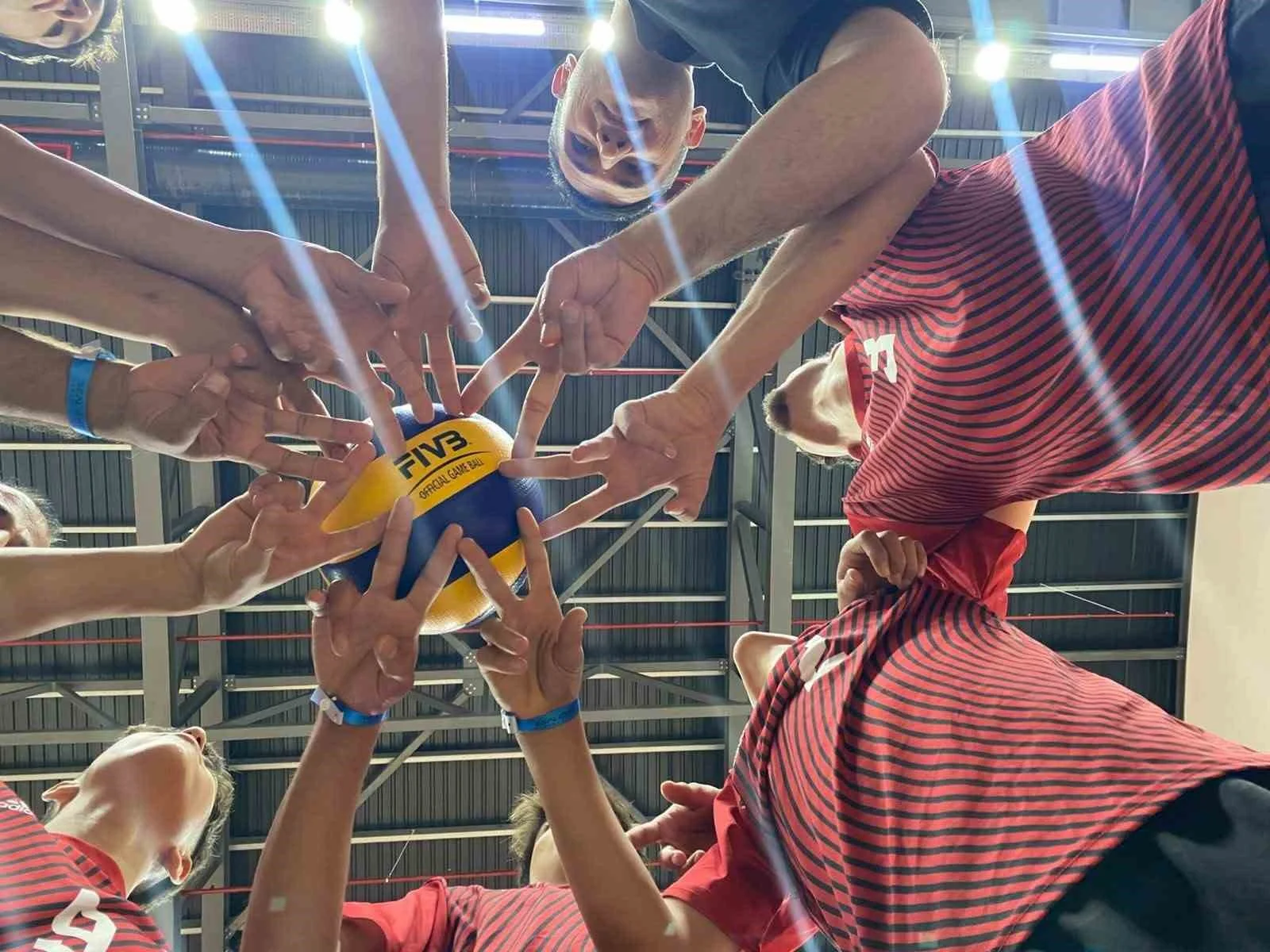 Adıyamanlı çocuklardan voleybol şampiyonasında büyük başarı