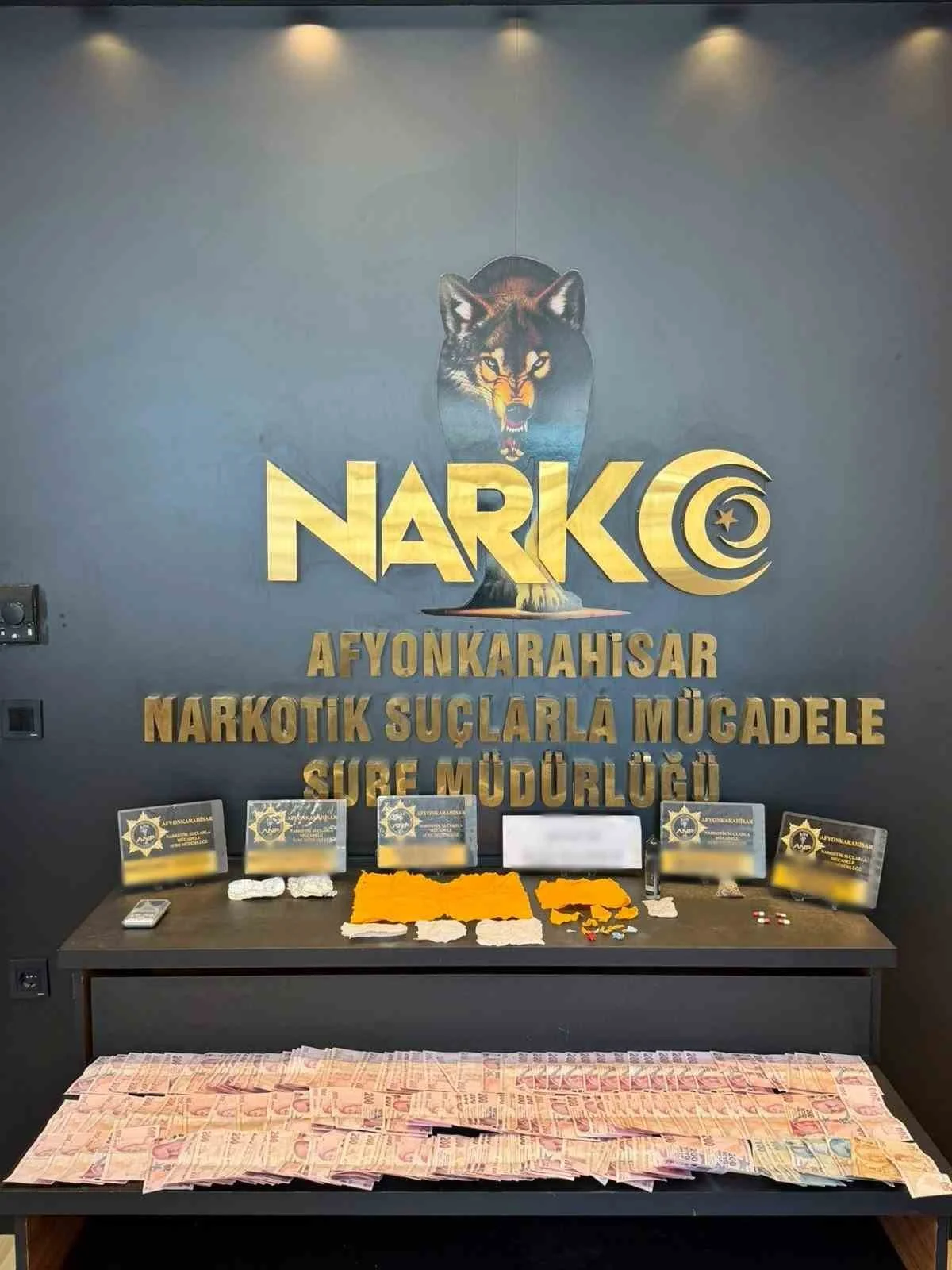 Yaklaşık 40 bin TL ve uyuşturucuyla yakalanan şahıs tutuklandı