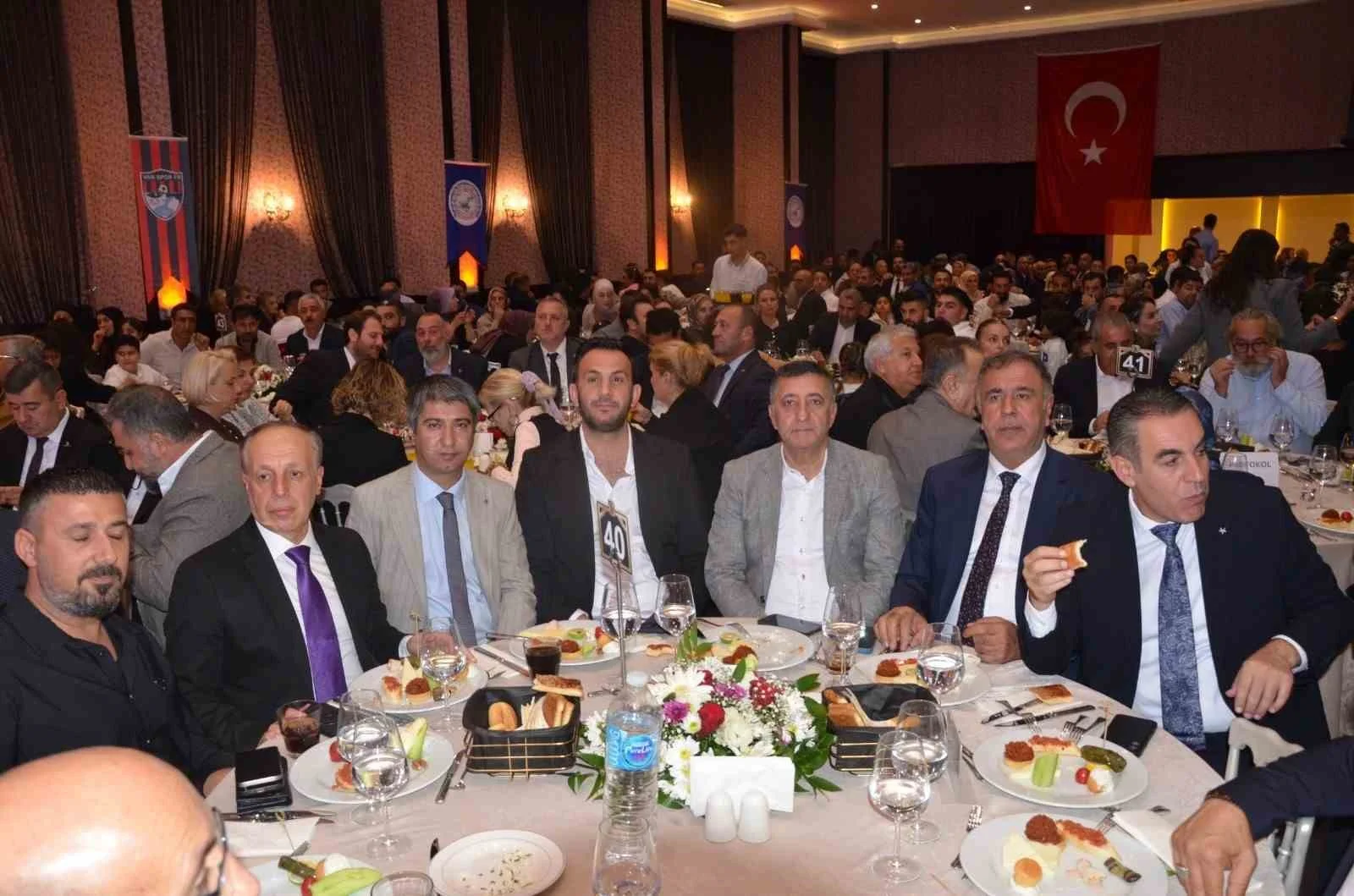 Vanlılar, gecelerini Bodrum AZKA Otel’de kutladı