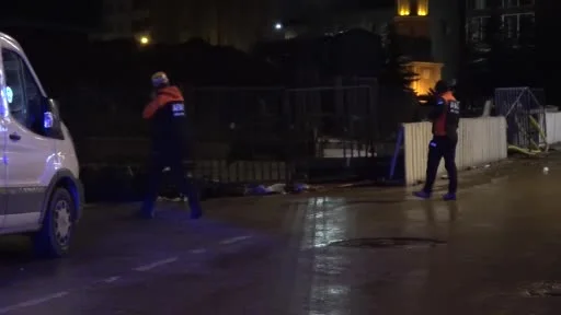 Erzurum’da sağanak alarmı: İnşaat alanında çökme meydana geldi, cadde trafiğe kapatıldı