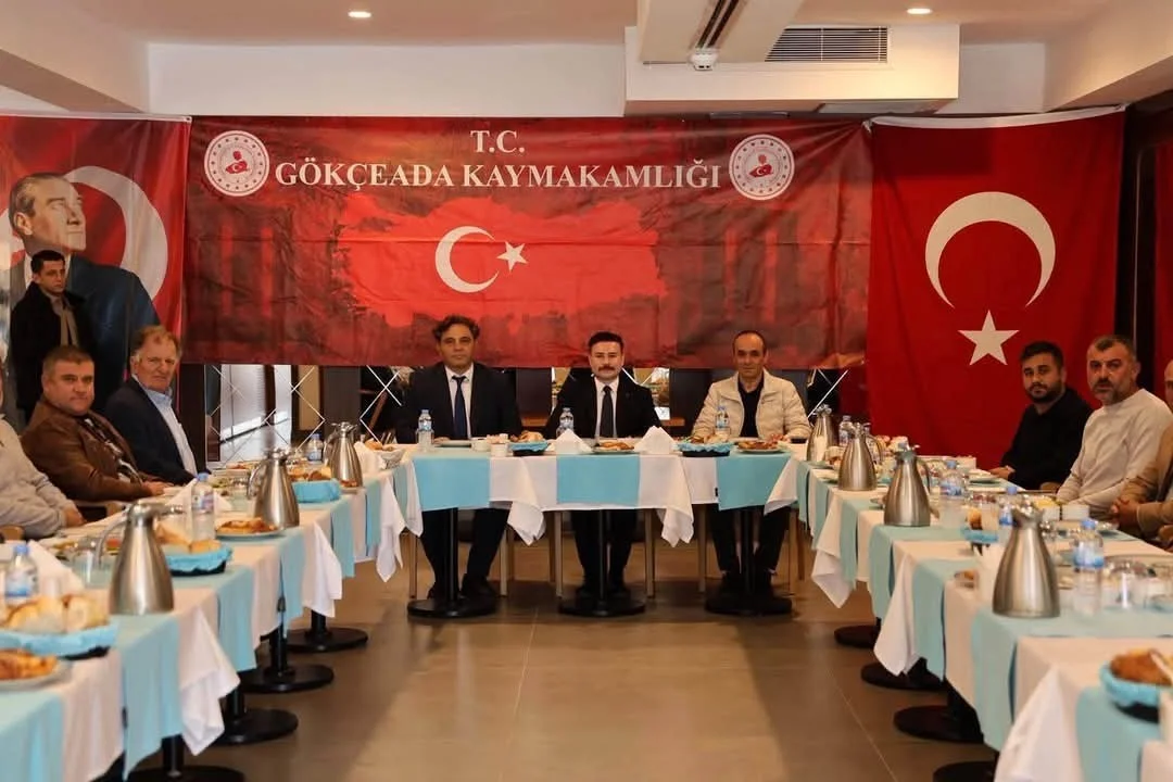 Gökçeada’da Kaymakam Acar ile muhtarlar bir araya geldi